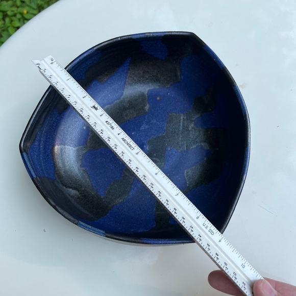 Set of Three (3) Nesting bowls hand thrown and signed with a makers mark pinched - Picture 11 of 15
